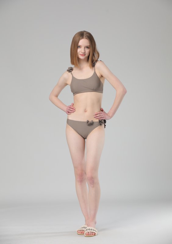 画像11: 肩フリル花つけビキニ２点セット水着 (11)