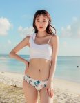 画像6: 肩ひもがリボンのワンショルダータイプになっている、バンドゥビキニトップ/シャーリングのデザインが可愛い、ハーフブラジリアンカットボトム (6)